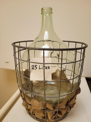 Grote mandfles om wijn te maken beschikbaar voor biedingen