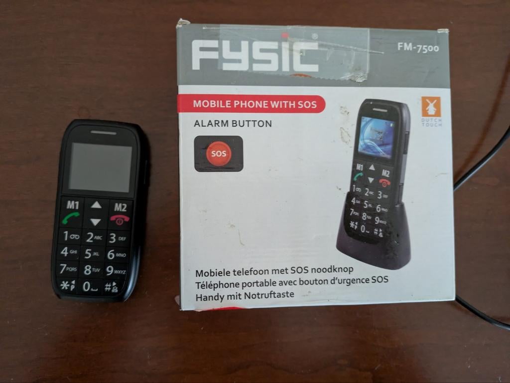 Fysic FM-7500 senioren telefoon met noodknop, Geen camera, Ophalen of Verzenden, Zo goed als nieuw, Klassiek of Candybar