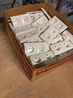 100x dubbele stopcontact kapjes van jung voornamelijk wit, Ophalen of Verzenden, Gebruikt, Stopcontact
