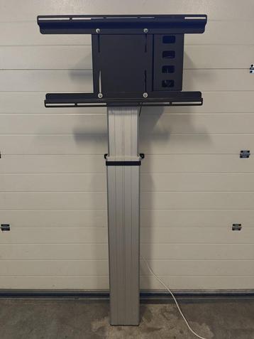 Smart Metals tv lift beschikbaar voor biedingen