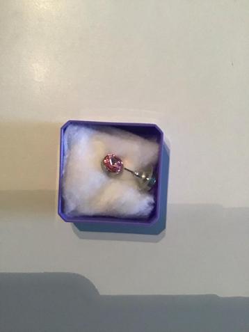 Oorbel met Roze Steen beschikbaar voor biedingen