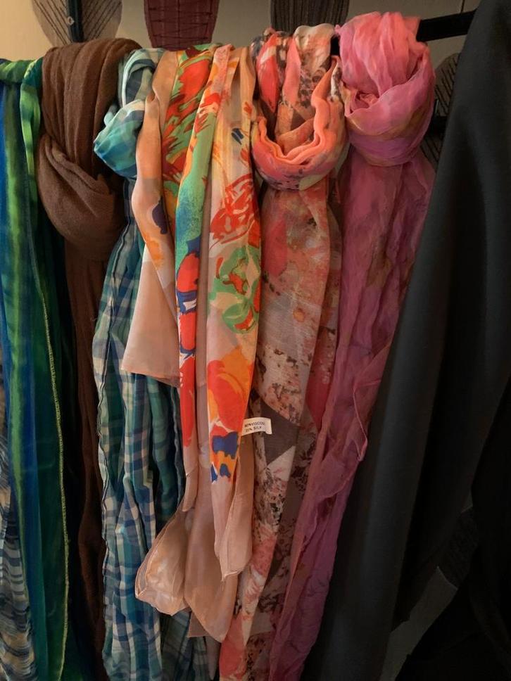 Diverse Sjaals, Kleding | Dames, Mutsen, Sjaals en Handschoenen, Zo goed als nieuw, Sjaal, Ophalen of Verzenden