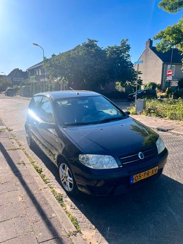 Fiat Punto 1.4 16V 3DR 2004 Zwart beschikbaar voor biedingen