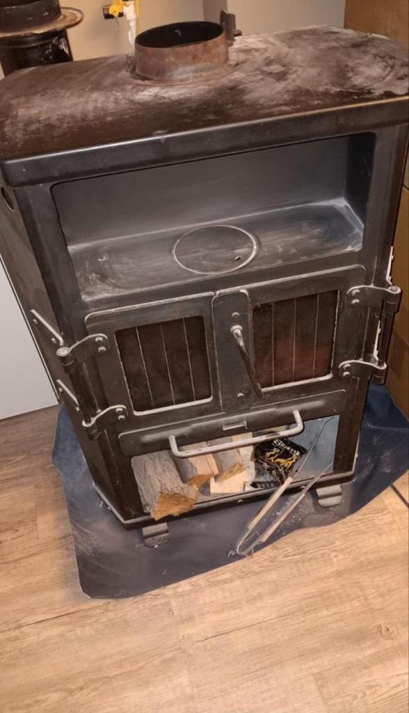 Te koop aangeboden houtkachel + schoonmaakset, Huis en Inrichting, Kachels, Gebruikt, Vrijstaand, Houtkachel, Hout, Ophalen
