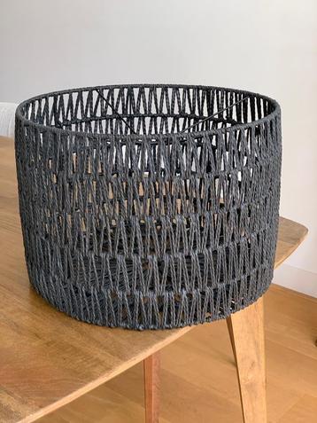 Gewoven lampenkap beschikbaar voor biedingen