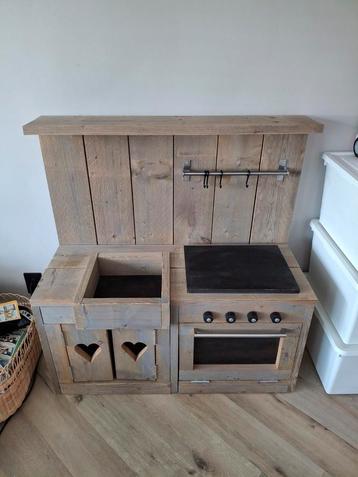 Houten Speelkeuken met Hartjes Steigerhout en accessoires  beschikbaar voor biedingen