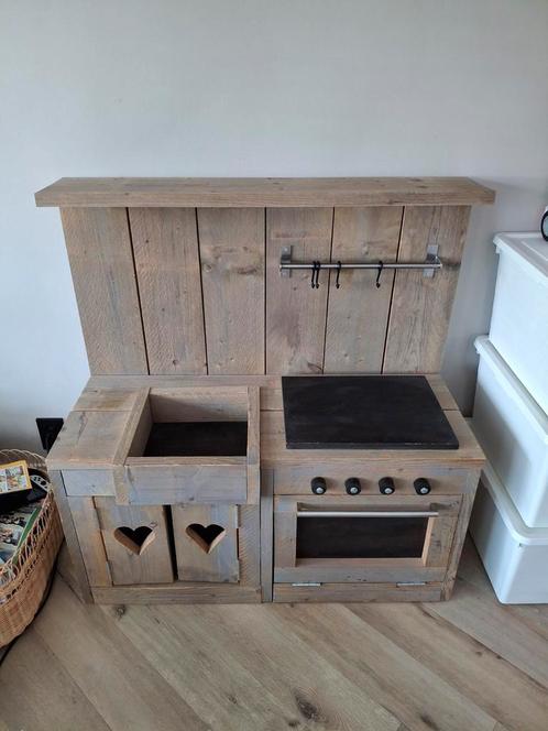 Houten Speelkeuken met Hartjes Steigerhout en accessoires, Kinderen en Baby's, Speelgoed | Speelkeukens, Gebruikt, Speelkeuken