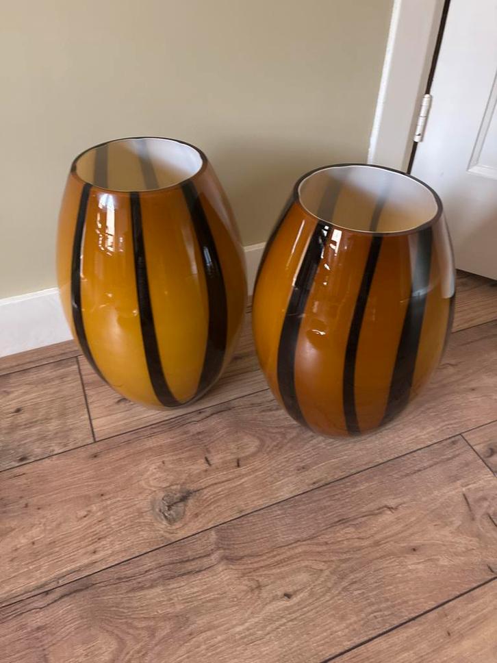 Amberkleurige Vazen met Zwarte Strepen - Set van 2 stuks, Antiek en Kunst, Antiek | Vazen, Ophalen of Verzenden