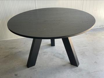 130 diameter eettafel beschikbaar voor biedingen