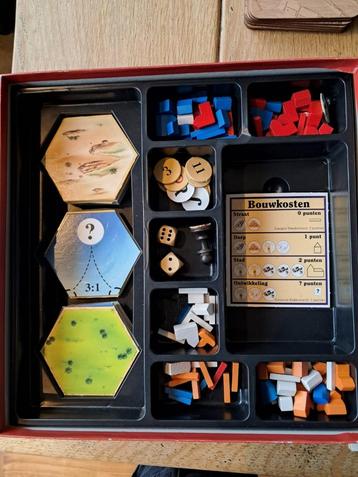 stapel kolonisten van Catan spellen beschikbaar voor biedingen