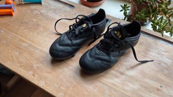 Voetbalschoenen adidas 34 beschikbaar voor biedingen