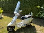 Vespa sprint als nieuw ! 4400km BJ 2020, Fietsen en Brommers, Scooters | Vespa, Ophalen of Verzenden, Zo goed als nieuw