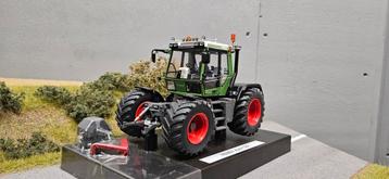 Fendt Xylon 522 1:32 beschikbaar voor biedingen