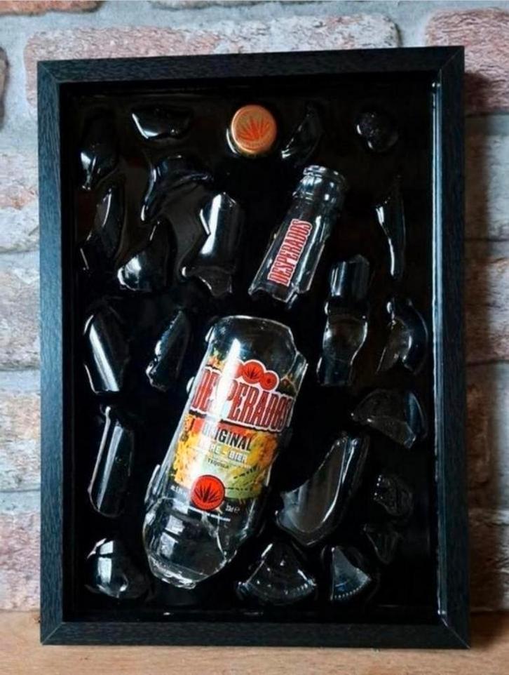 Desparado flesje verwerkt in een lijst met Epoxy, Antiek en Kunst, Kunst | Schilderijen | Modern, Ophalen of Verzenden