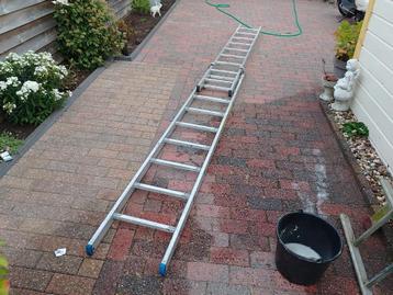 Ladder 2 x 9 treden Absoluut niet stuk. beschikbaar voor biedingen