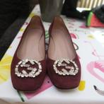 Schoen lage hak wijnrood Gucci met logo steentjes mt 37, Kleding | Dames, Schoenen, Schoen lage hak wijnrood, Schoenen met lage hakken