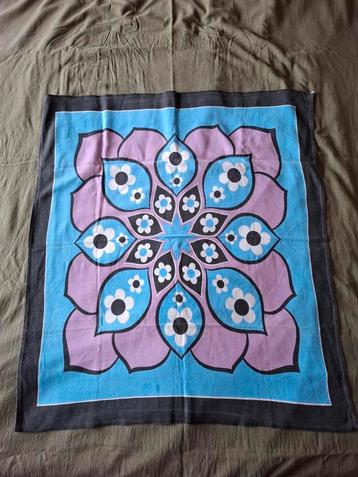 Vintage, retro tafelkleed. Tafellaken. 80x90 cm. Bloem.  beschikbaar voor biedingen