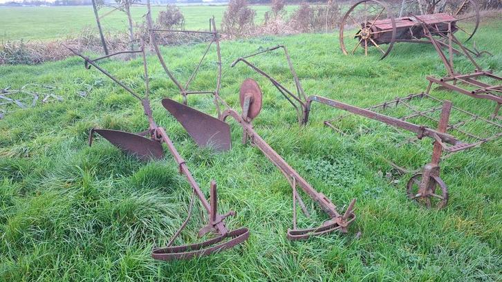 Oude landbouwwerktuigen, ploeg, hooihark, eg, zaaimachine, Antiek en Kunst, Antiek | Gereedschap en Instrumenten, Ophalen