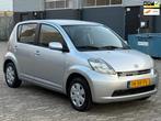 Daihatsu Sirion 2 1.0-12V Premium APK NAP, Auto's, Daihatsu, Voorwielaandrijving, Stof, Gebruikt, Bedrijf