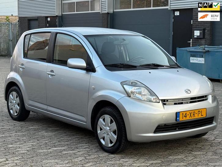 Daihatsu Sirion 2 1.0-12V Premium APK NAP, Auto's, Daihatsu, Bedrijf, Te koop, Sirion, ABS, Airbags, Centrale vergrendeling, Elektrische buitenspiegels