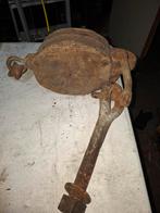 Oude houten katrol met metalen beslag, Antiek en Kunst, Antiek | Gereedschap en Instrumenten, Ophalen of Verzenden