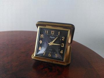 Mooie vintage reiswekker Rhythm beschikbaar voor biedingen