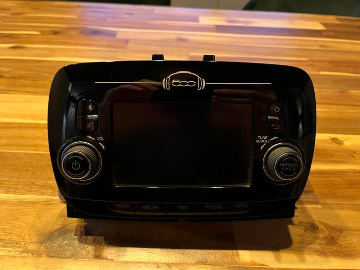 Fiat 500 Radio met Bluetooth - Inclusief Code, Auto diversen, Autoradio's, Gebruikt, Ophalen of Verzenden