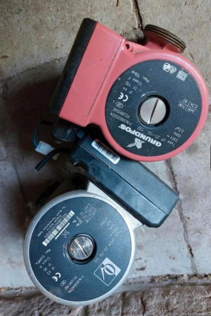 Circulatie pomp voor cv of vloerverwarming, Doe-het-zelf en Verbouw, Verwarming en Radiatoren, Gebruikt, Ophalen of Verzenden