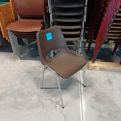 25 x vintage stapelstoelen kantine partij stoelen, Huis en Inrichting, Stoelen, Gebruikt, Vijf, Zes of meer stoelen, Bruin, Ophalen