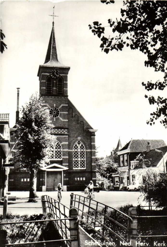 Schelluinen, Ned. Herv. Kerk - fietsers - ongelopen, Verzamelen, Ansichtkaarten | Nederland, Ongelopen, Noord-Brabant, Voor 1920
