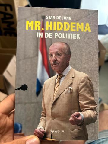 Mr. Hiddema in de Politiek - Stan de Jong beschikbaar voor biedingen