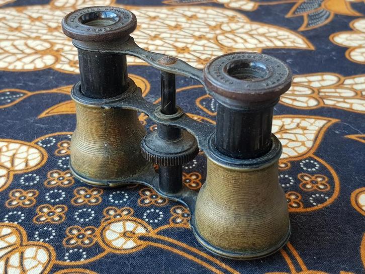 Mooie antieke toneelkijker uit Frankrijk in leder foedraal., Antiek en Kunst, Antiek | Woonaccessoires, Ophalen of Verzenden