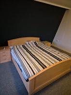 Bed + matrassen + nachtkastjes, Ophalen, 210 cm, Tweepersoons, Zo goed als nieuw