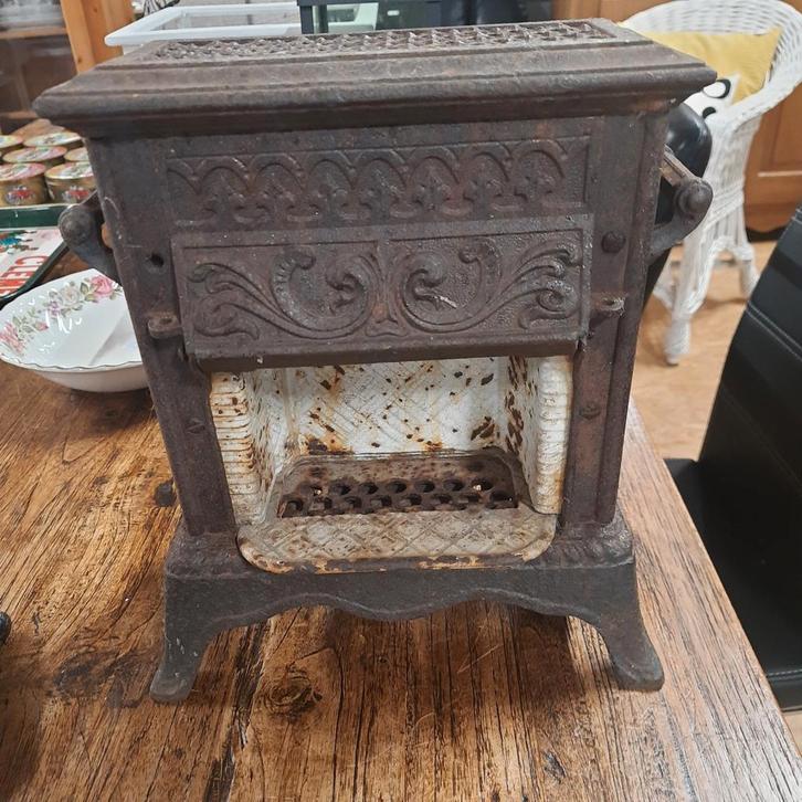 Antiek Franse Chaleurs & Lumiere gietijzeren gaskacheltje, Antiek en Kunst, Curiosa en Brocante, Ophalen of Verzenden