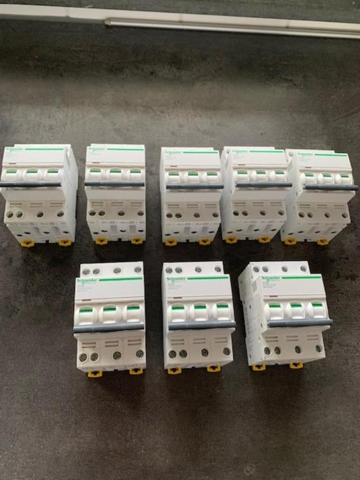 SCHNEIDER DIVERSE 3-POLIGE + NUL AUTOMATEN, Hobby en Vrije tijd, Elektronica-componenten, Nieuw, Ophalen of Verzenden