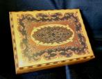 Houten Muziekdoos met Houtsnijwerk - 11x15 cm, Antiek en Kunst, Ophalen of Verzenden