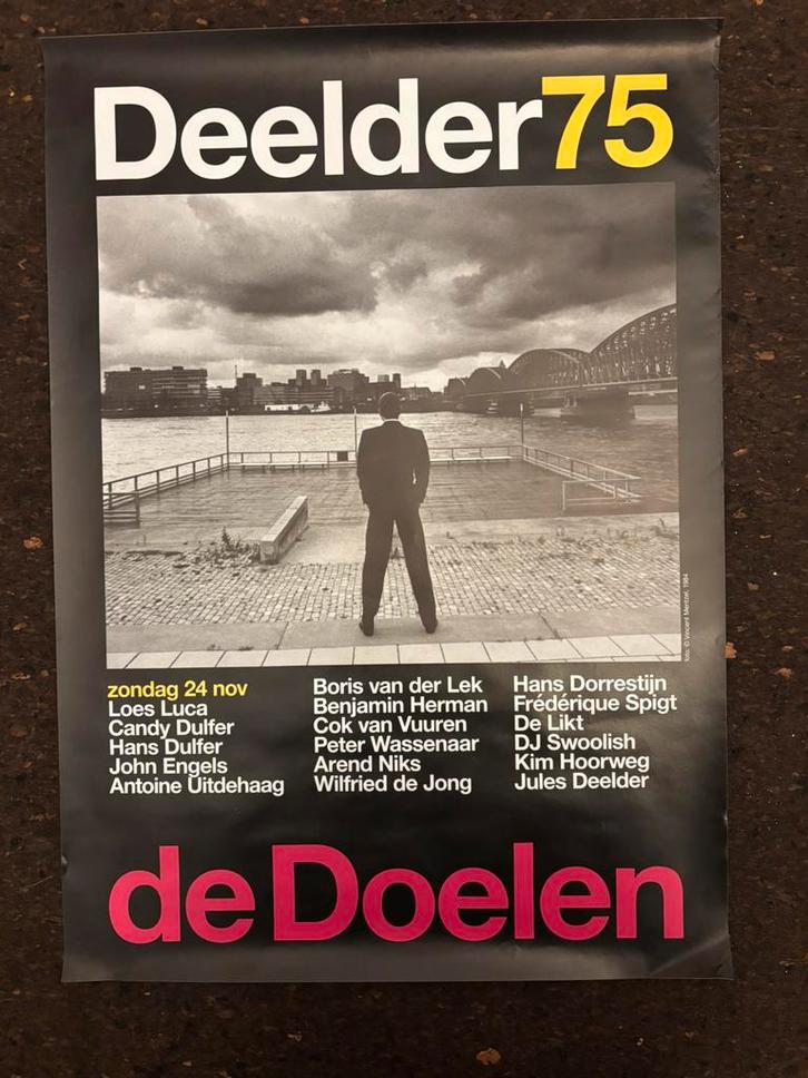 Poster Jules Deelder, 75 jaar de Doelen, 2019, Verzamelen, Posters, Zo goed als nieuw, Overige onderwerpen, A1 t/m A3, Rechthoekig Staand