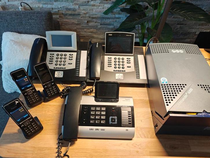 Voip + dect + tel. Centrale auserwald gigaset, Telecommunicatie, Datacommunicatie en VoIP, Zo goed als nieuw, Ophalen of Verzenden