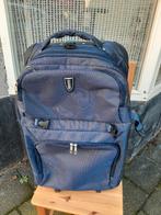 Essentials Koffer, blauw, trolley., Sieraden, Tassen en Uiterlijk, Koffers, Uitschuifbare handgreep, Gebruikt, Zacht kunststof