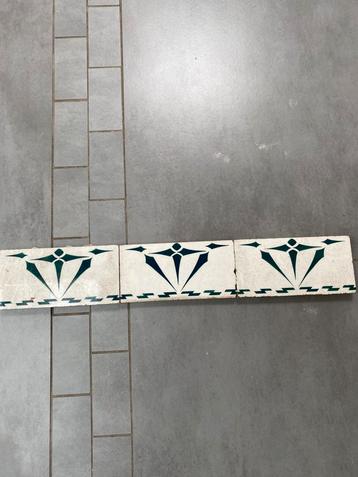 Drie antieke wandtegeltjes beschikbaar voor biedingen