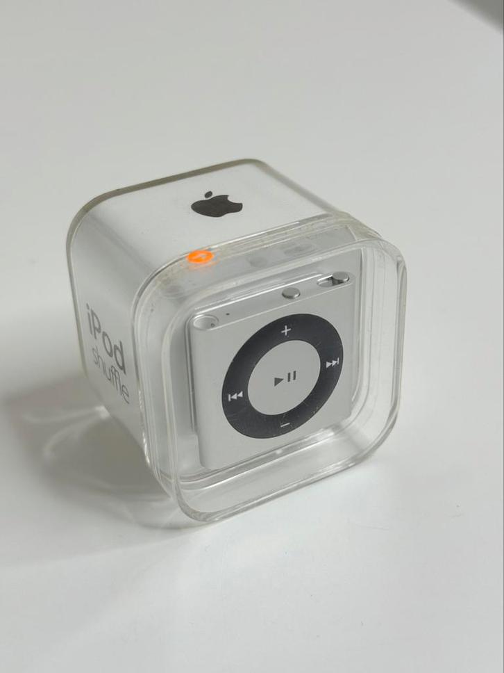 iPod Shuffle 4e gen Zilver 2GB, Audio, Tv en Foto, Mp3-spelers | Apple iPod, Nieuw, Shuffle, 2 tot 10 GB, Zilver, Ophalen of Verzenden