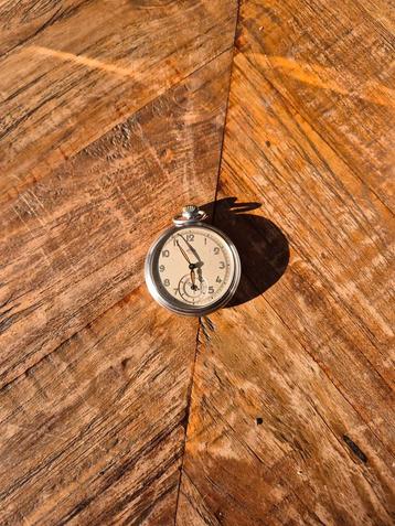 Antiek zakhorloge  beschikbaar voor biedingen