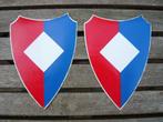 Stickers : Stafembleem 1e Legerkorps (2 x) Defensie Schild, Embleem of Badge, Nederland, Ophalen of Verzenden, Landmacht