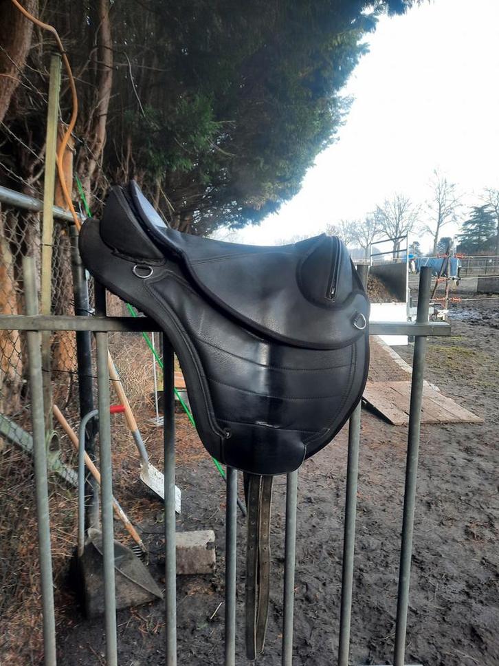 Barefoot zadel cheyenne met toebehoren, Dieren en Toebehoren, Paarden en Pony's | Hoofdstellen en Tuigage, Ophalen