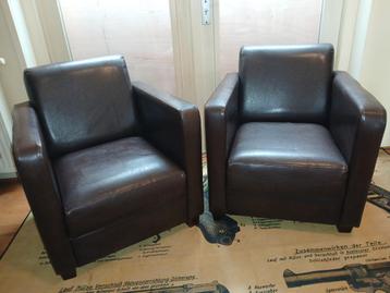 2 donkerbruine fauteuils  beschikbaar voor biedingen