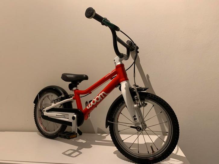 Woom 2 met spatborden en zijstandaard., Fietsen en Brommers, Fietsen | Kinderfietsjes, Zo goed als nieuw, Minder dan 16 inch, Ophalen