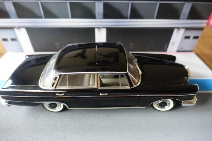 Mercedes Benz 300 SE Revell, Hobby en Vrije tijd, Modelauto's | 1:18, Zo goed als nieuw, Auto, Revell, Ophalen of Verzenden