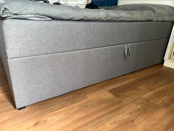Boxspring met opbergruimte beschikbaar voor biedingen