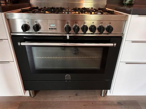 Gasfornuis 90cm Bertazzoni met oven met RVS achterwand, Witgoed en Apparatuur, Fornuizen, Zo goed als nieuw, Vrijstaand, Gas, 4 kookzones