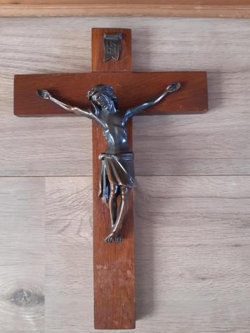 Eiken kruis met Jezus beschikbaar voor biedingen
